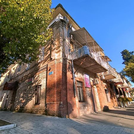 Мини-Отель В Центре Сухума - Аиааира Sukhumi Luaran gambar
