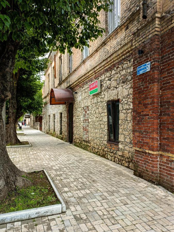 Мини-Отель В Центре Сухума - Аиааира Sukhumi Luaran gambar